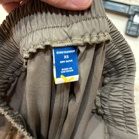 Quick dry athletic cargo zip pants size XS - Picture 5 of 5